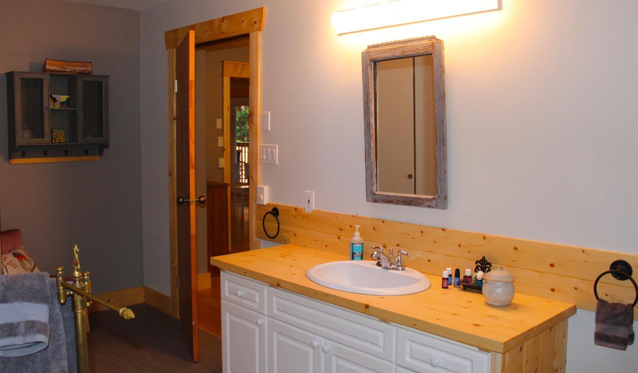 The Perch On Gabriola Bed and Breakfast Exterior foto