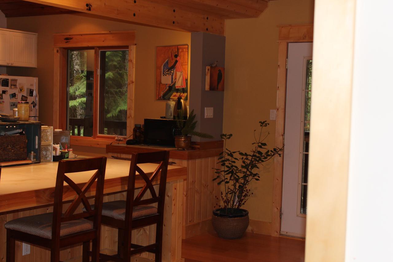 The Perch On Gabriola Bed and Breakfast Exterior foto